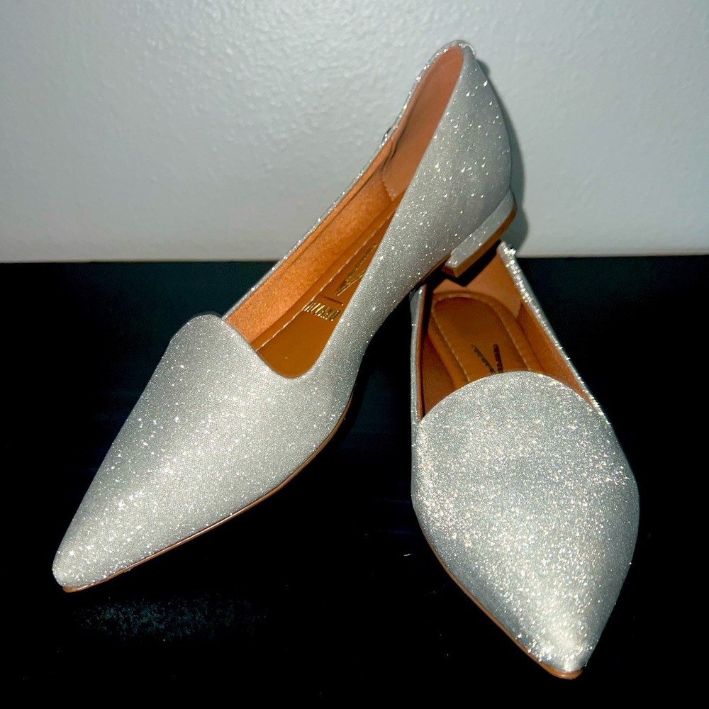 Vizzano Metallic Silver Bailarina Flats- Loafers  - NEW- size 8- Imported